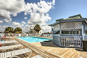 Gulf Shores Condo w/ Pool Access: Steps to Beach!
