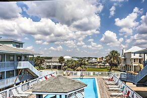 Gulf Shores Condo w/ Pool Access: Steps to Beach!