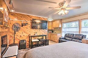 Cozy Studio w/ Fireplace ~ 1 Mi to Ski Resort