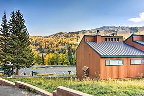 Cozy Studio w/ Fireplace ~ 1 Mi to Ski Resort