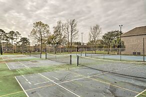 Diamondhead Condo - Marina, Pool Access & Golfing!