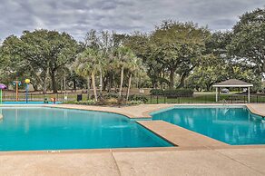 Diamondhead Condo - Marina, Pool Access & Golfing!