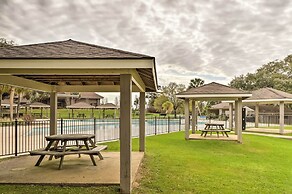Diamondhead Condo - Marina, Pool Access & Golfing!