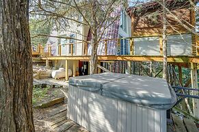 Crofton Cabin w/ Tiki Hut & Water Views!