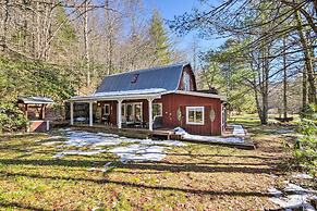 Cullowhee Getaway w/ Fireplace on Private Meadow