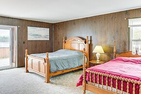 Cozy Home w/ Yard: Steps to Mississippi River