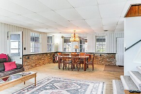 Cozy Home w/ Yard: Steps to Mississippi River