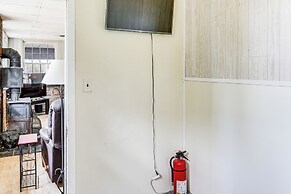 Cozy Home w/ Yard: Steps to Mississippi River