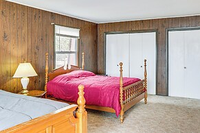 Cozy Home w/ Yard: Steps to Mississippi River