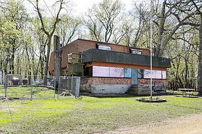 Cozy Home w/ Yard: Steps to Mississippi River