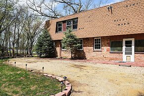 Cozy Home w/ Yard: Steps to Mississippi River