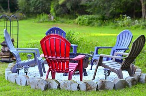 Cozy Studio on Secluded 55 Acres w/ Fire Pit!