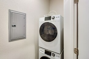 Emporia Apt w/ Playground: 2 Mi to Main Street!