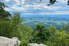 Family Getaway < 2 Mi to Massanutten Ski Lodge!