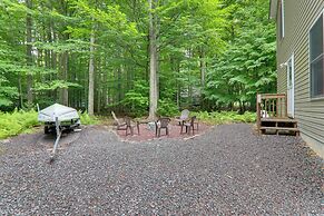 Deck & Resort Amenities: Arrowhead Lake Home!