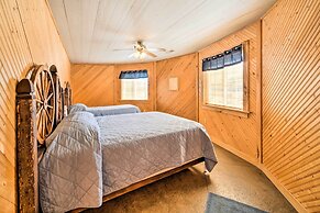 Rustic Iowa Cabin: 10 Mi to Maquoketa Caves