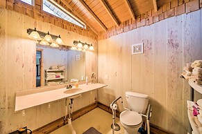 Rustic Iowa Cabin: 10 Mi to Maquoketa Caves