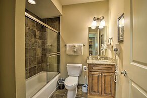 Inviting Branson Condo w/ Outdoor Dining Area