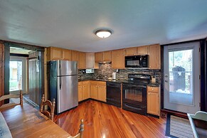 Killington Area Escape w/ Deck, Views & Hot Tub!