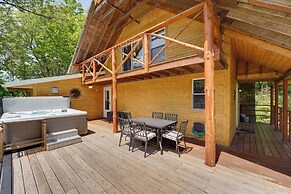 Killington Area Escape w/ Deck, Views & Hot Tub!