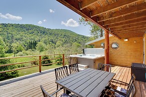 Killington Area Escape w/ Deck, Views & Hot Tub!