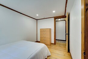 Killington Area Escape w/ Deck, Views & Hot Tub!