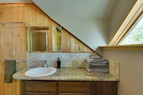 Killington Area Escape w/ Deck, Views & Hot Tub!