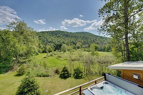 Killington Area Escape w/ Deck, Views & Hot Tub!
