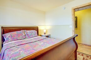 Idyllic Española Casita w/ Charcoal Grill