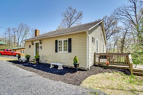 Homey Luray Cabin w/ Fire Pit & Deck!