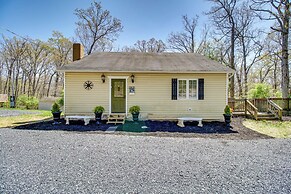 Homey Luray Cabin w/ Fire Pit & Deck!