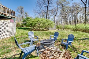 Homey Luray Cabin w/ Fire Pit & Deck!