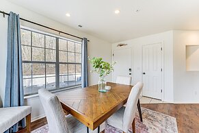 Sunroom, Fireplace: Lakefront Branson Condo