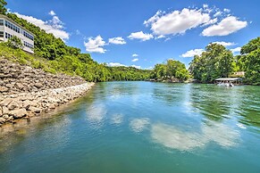 Sunroom, Fireplace: Lakefront Branson Condo