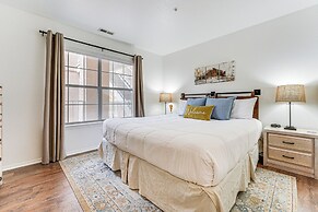 Sunroom, Fireplace: Lakefront Branson Condo