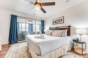 Sunroom, Fireplace: Lakefront Branson Condo