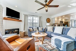 Sunroom, Fireplace: Lakefront Branson Condo