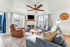 Sunroom, Fireplace: Lakefront Branson Condo