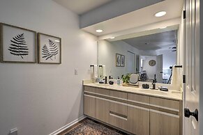 Sunroom, Fireplace: Lakefront Branson Condo