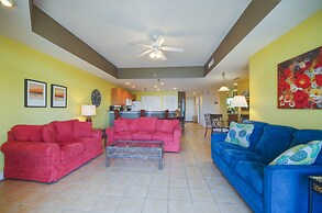 Lakefront Osage Beach Condo: Balcony & Pool Access