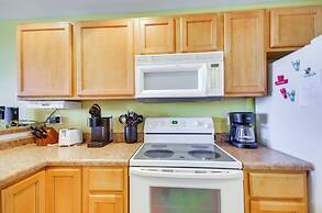 Lakefront Osage Beach Condo: Balcony & Pool Access