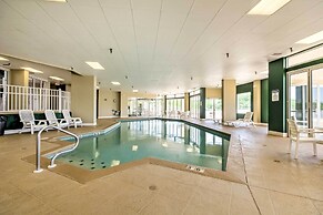 Lakefront Osage Beach Condo: Balcony & Pool Access