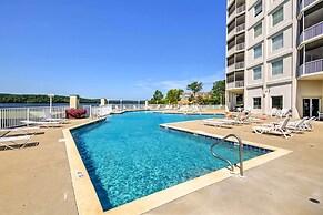Lakefront Osage Beach Condo: Balcony & Pool Access