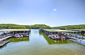 Lakefront Osage Beach Condo: Balcony & Pool Access