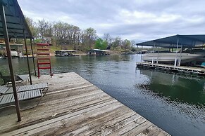 Boat Dock! Lakefront Group Getaway in Eldon
