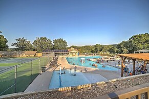 Condo w/ Lake Views: 5 Mi to Branson Strip!