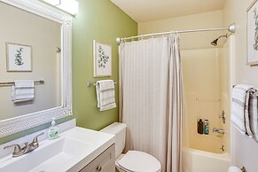 Condo w/ Lake Views: 5 Mi to Branson Strip!