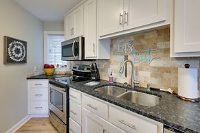 Pool & Lake Hamilton Access: Hot Springs Condo!