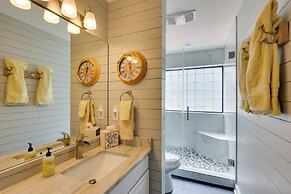 Pool & Lake Hamilton Access: Hot Springs Condo!