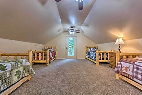 Lakefront Hideaway in Scranton: Spacious Deck